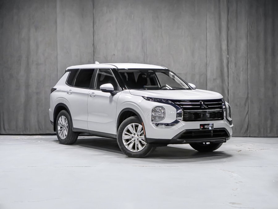 2026 Mitsubishi Outlander ES White Diamond