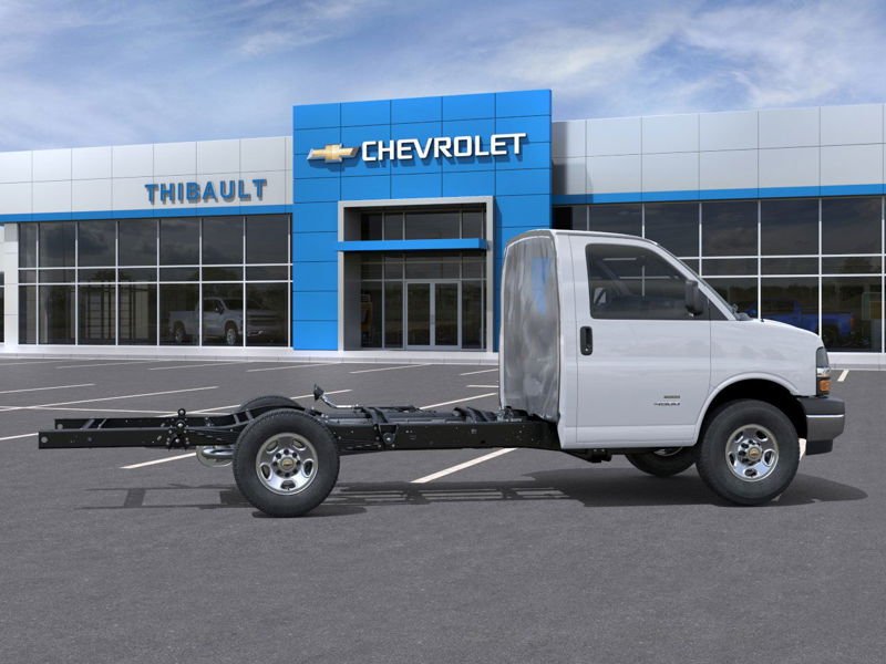 CHEVROLET Fourgonnette commerciale tronquée Express 3500 fourgonnette 139 po 2025 BLANC SOMMET Sherbrooke - photo #4