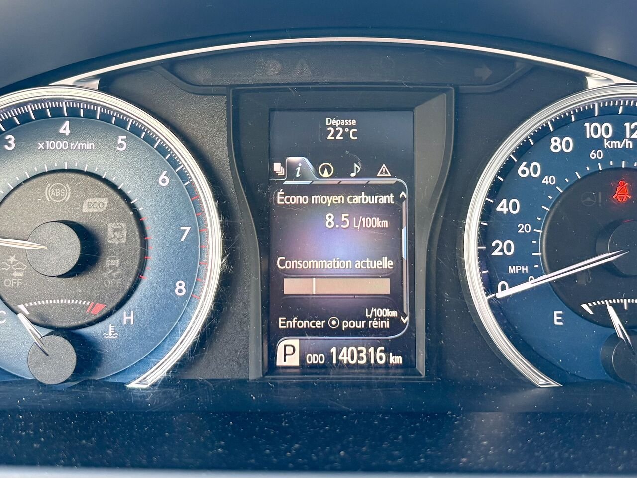 2017 Toyota CAMRY Silver Mont-Laurier - photo #4