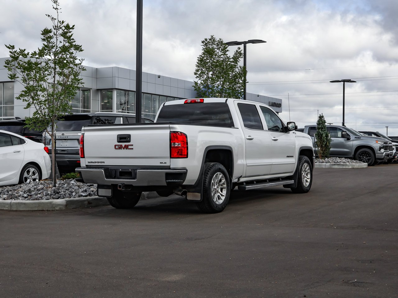 2016 GMC Sierra 1500 4WD Crew Cab 143.5 SLE White Sherwood Park - photo #7