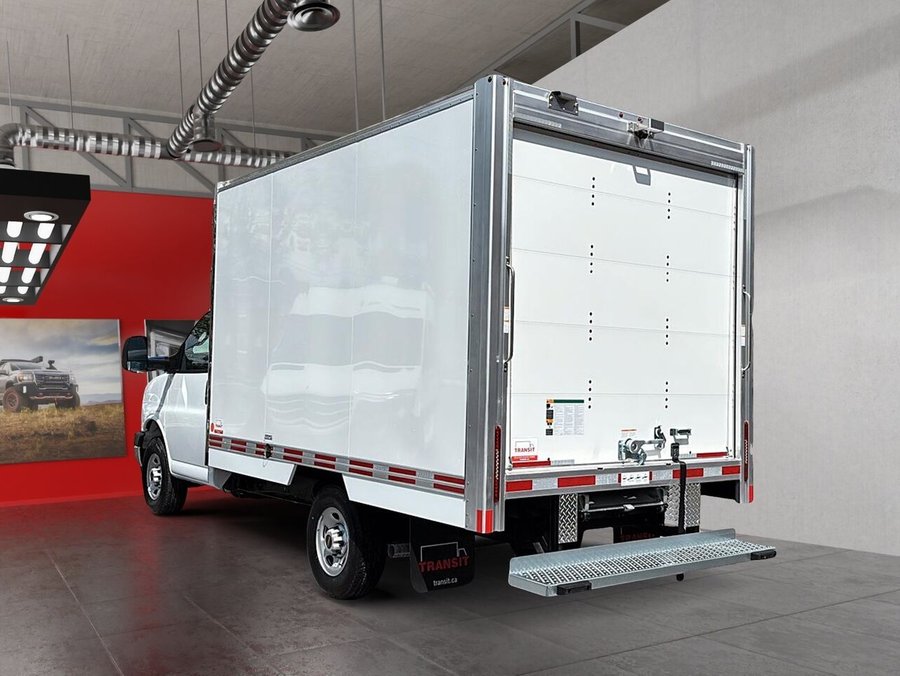 GMC Fourgonnette commerciale tronquée Savana 3500 fourgonnette 139 po 2026 BLANC SOMMET