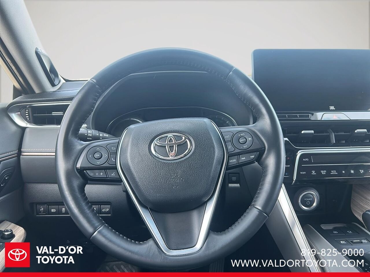 Toyota Venza XLE TI 2023 Frisson glacé nacré Val-d'Or - photo #10