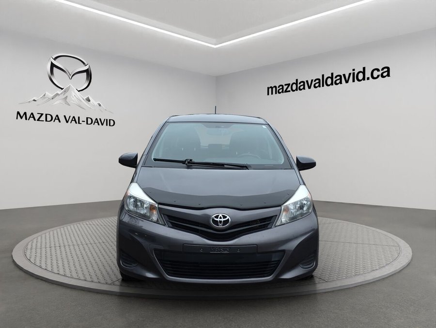 2014 Toyota Yaris Hayon 5 portes, boîte manuelle, LE, bluetooth, rétroviseurs électriques Grey