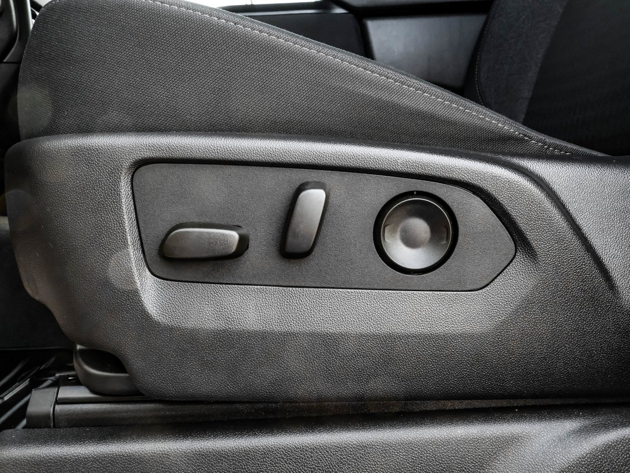2024 Chevrolet Silverado 1500 4WD Crew Cab 147 Custom Grey Sherwood Park - photo #20
