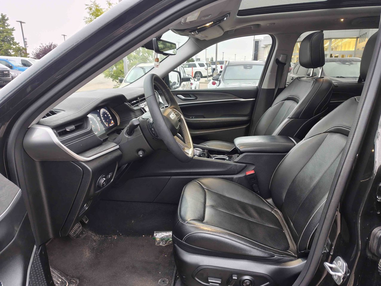 2023 Jeep Grand Cherokee Limited 4x4 White Sherwood Park - photo #7