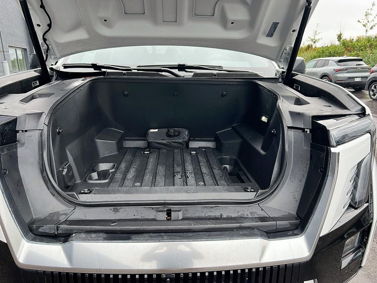 2025 GMC Sierra EV DENALI White Québec - photo #7