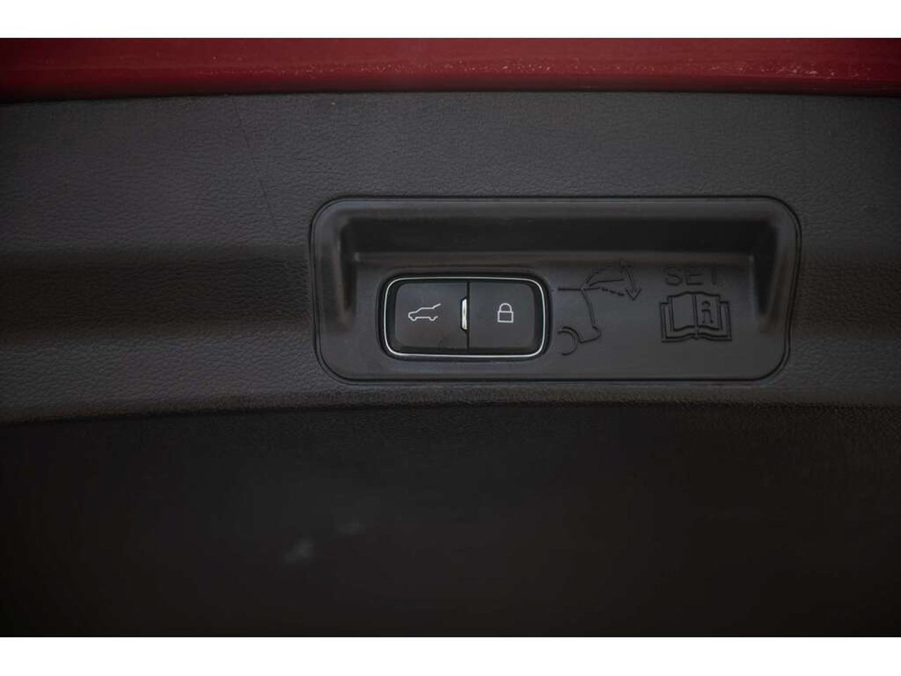 2022 Ford Explorer Red Sainte-Julienne - photo #14