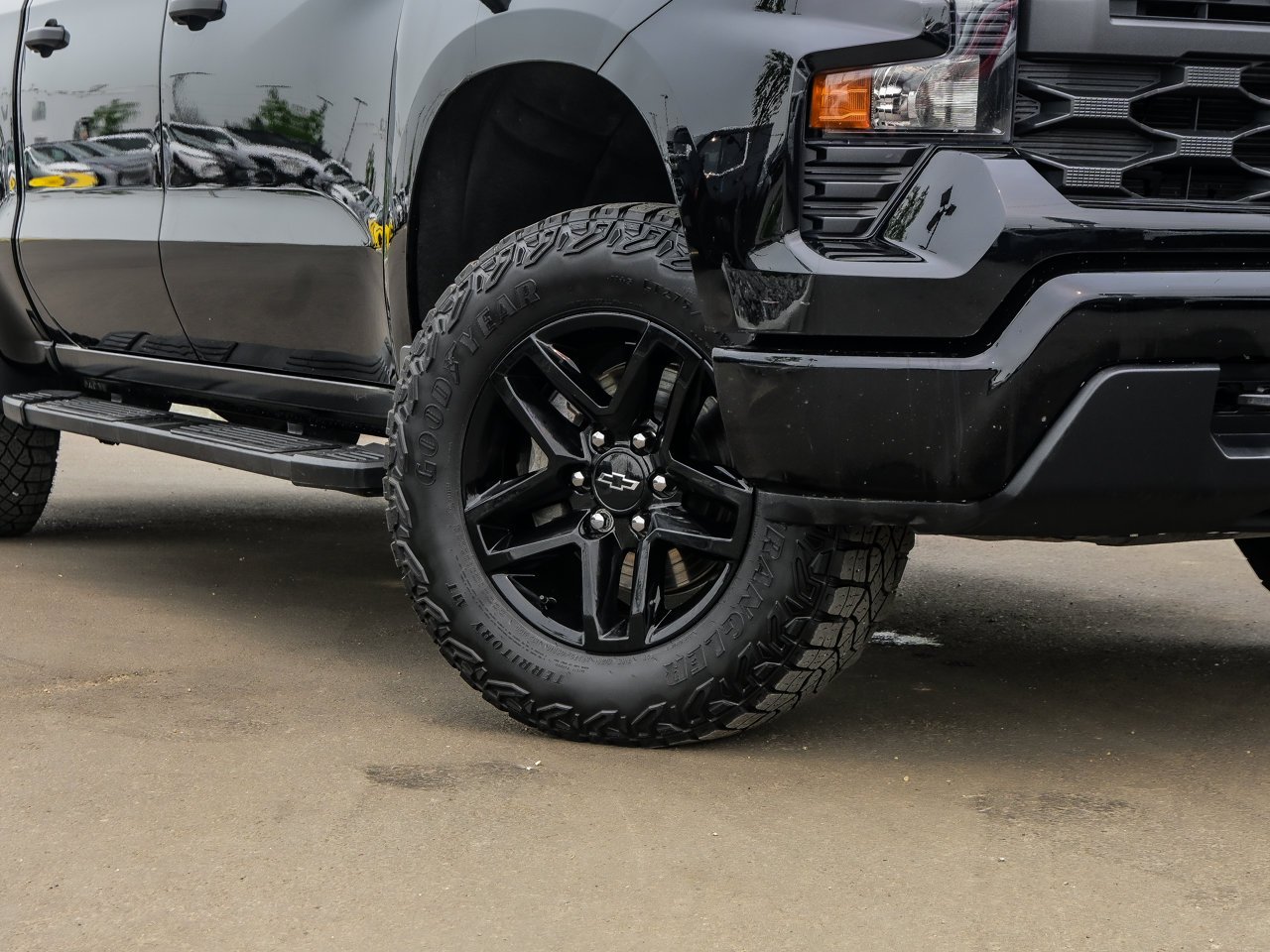 2025 Chevrolet Silverado 1500 4WD Crew Cab 147 Custom Trail Boss Black Sherwood Park - photo #5