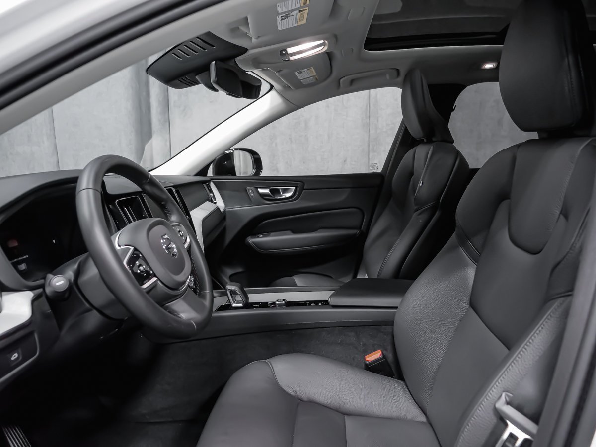 2025 Volvo XC60 B5 PLUS DARK CLIMATE White Montreal - photo #11