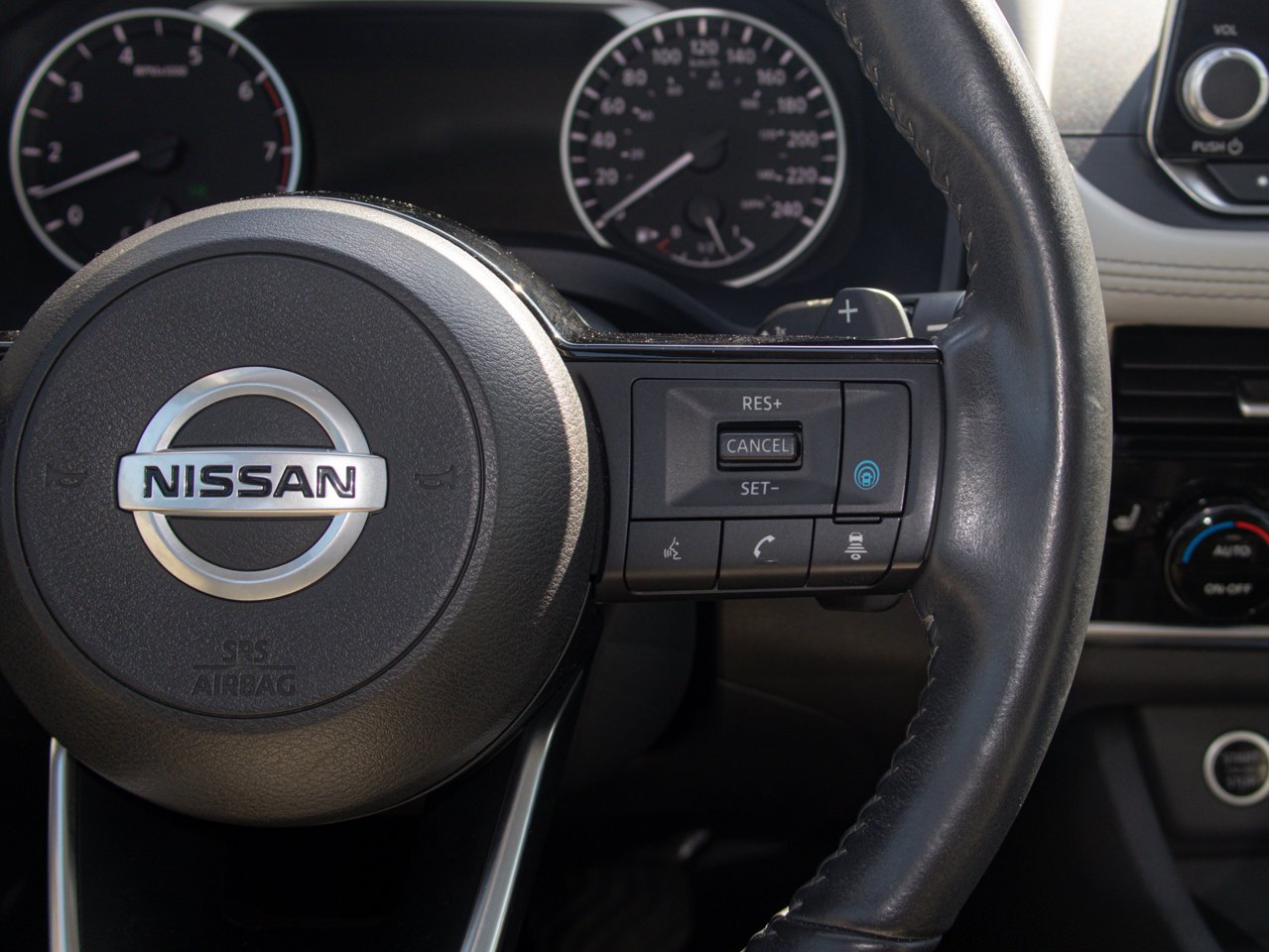 2021 Nissan Rogue AWD SV White Sherwood Park - photo #24