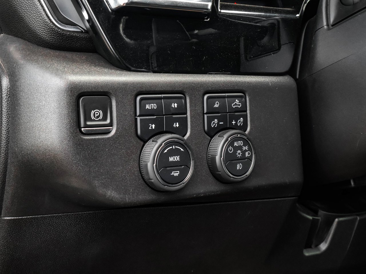2022 Chevrolet Silverado 1500 4WD Crew Cab 147 LT Trail Boss White Sherwood Park - photo #20