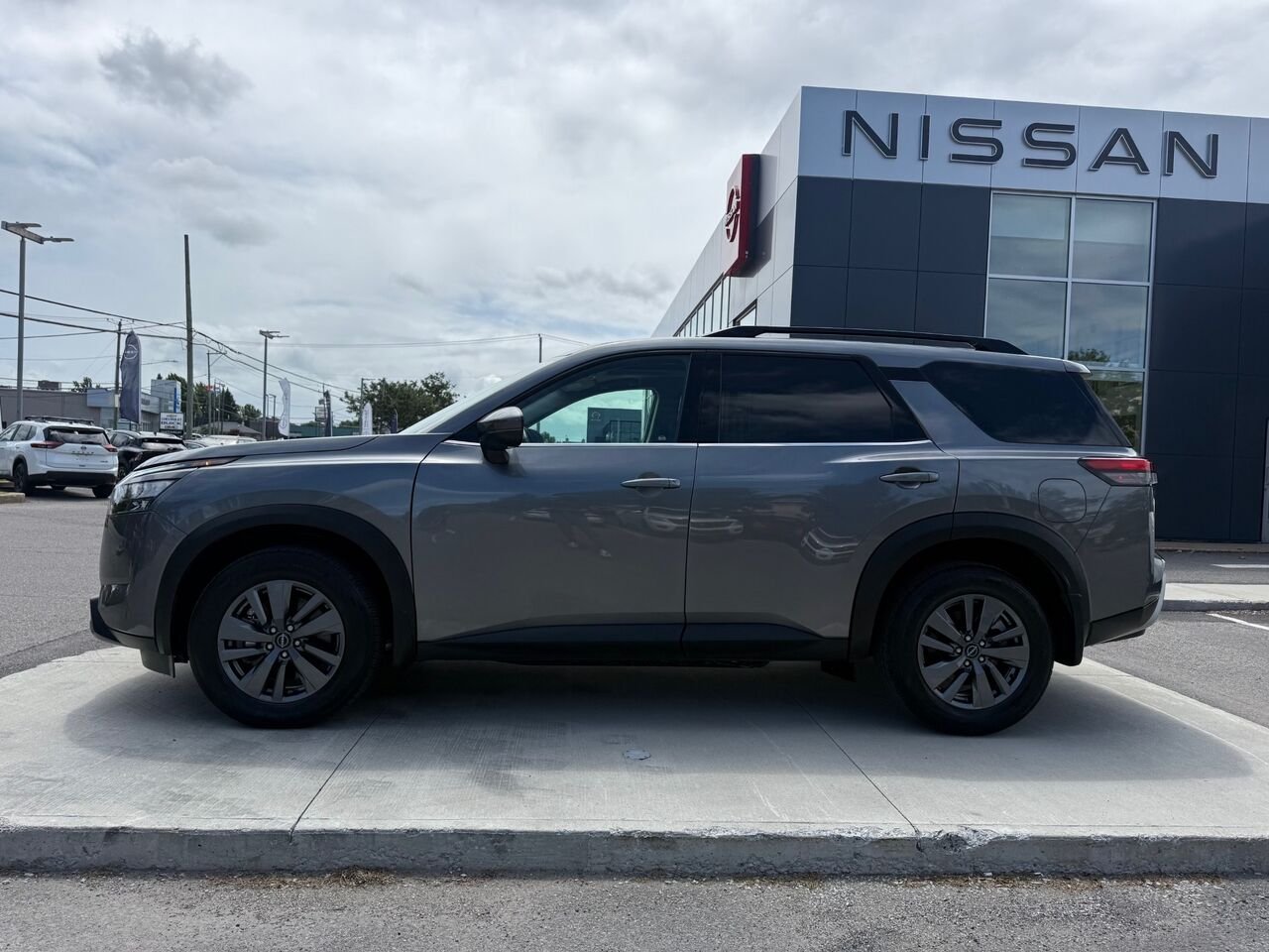 Nissan Pathfinder SV 4RM 2024 Gris Châteauguay - photo #7