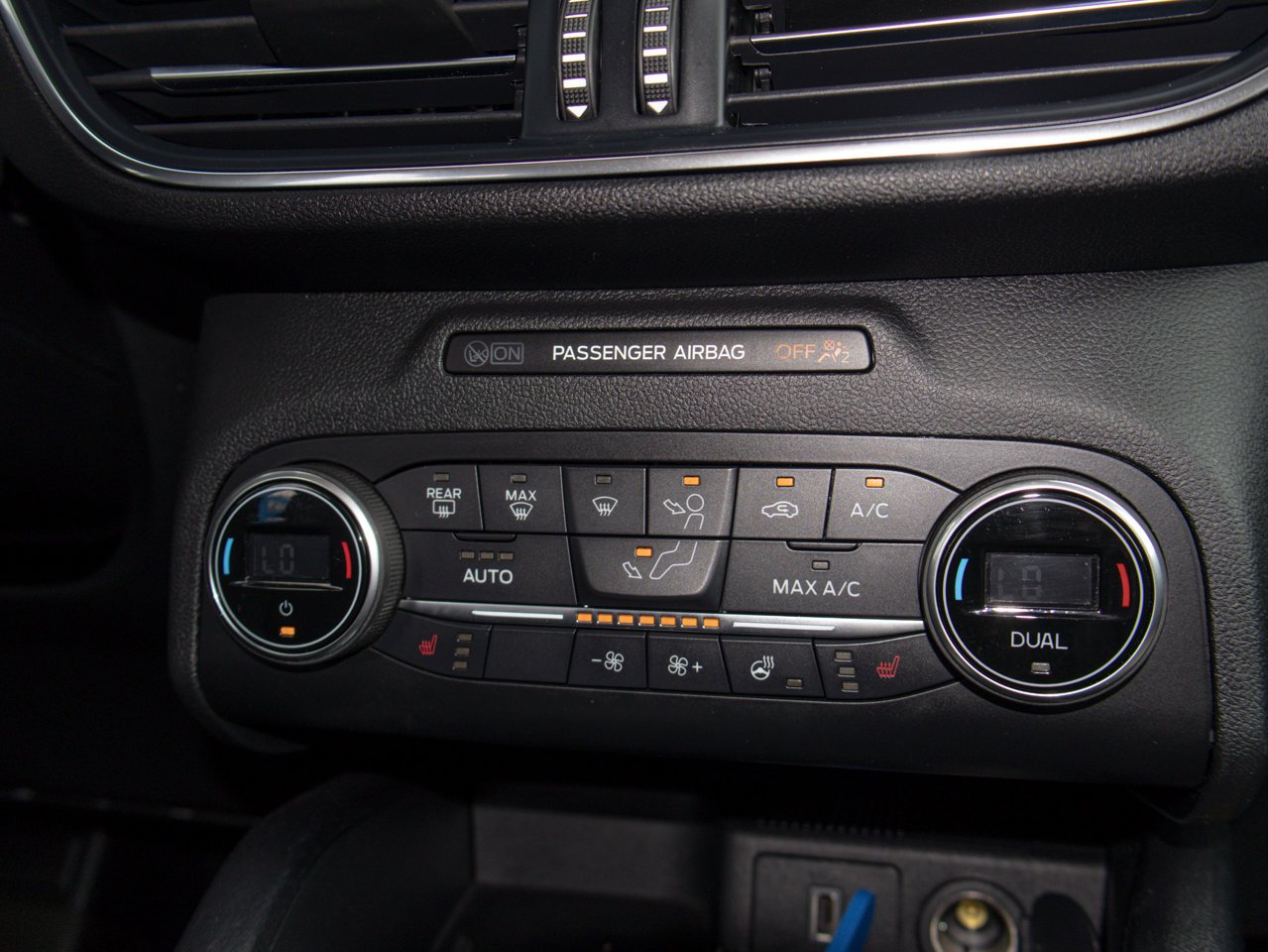 2020 Ford Escape Titanium Hybrid AWD Black Sherwood Park - photo #28