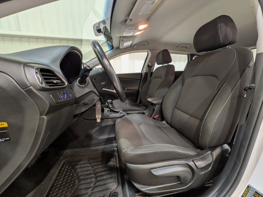 2018 Hyundai Elantra GT GL Auto White Val-David - photo #1