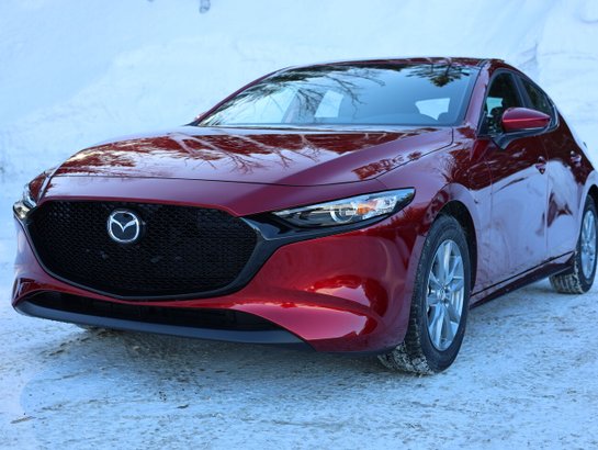 Mazda Mazda3 Sport Automatique, tout équipé, sièges chauffants, caméra de recu 2025 Rouge vibrant cristal métallisé