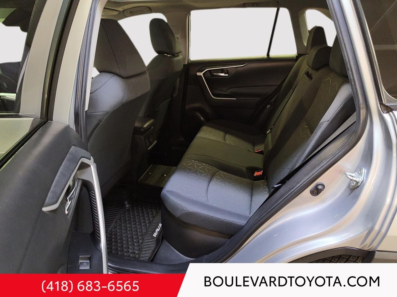 Toyota RAV4 99569A-24 | XLE HYBRIDE, AWD 2023 Argent Québec - photo #18