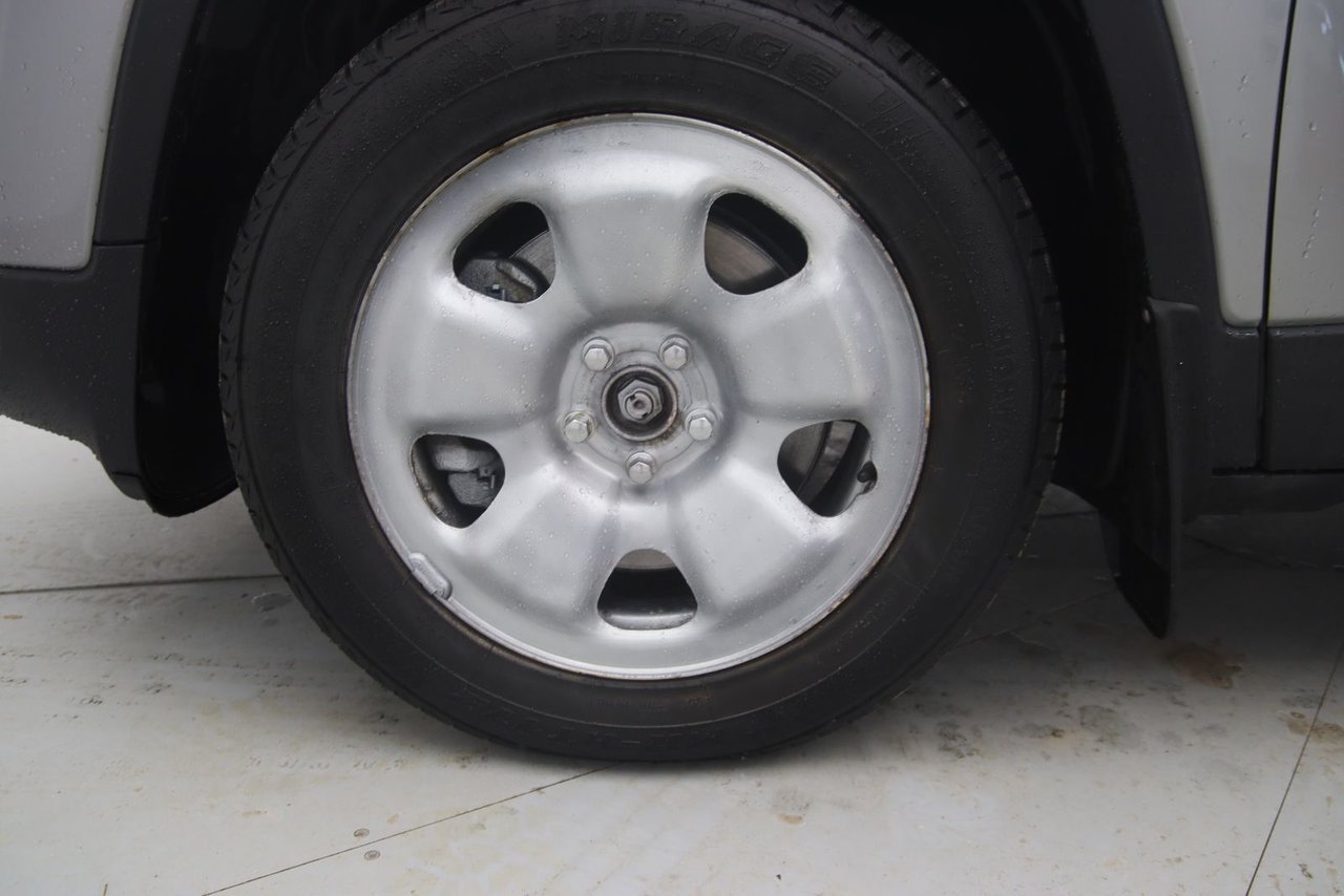 2015 Jeep Cherokee VIN 1C4PJMAS2FW729092 Grey Chicoutimi - photo #16