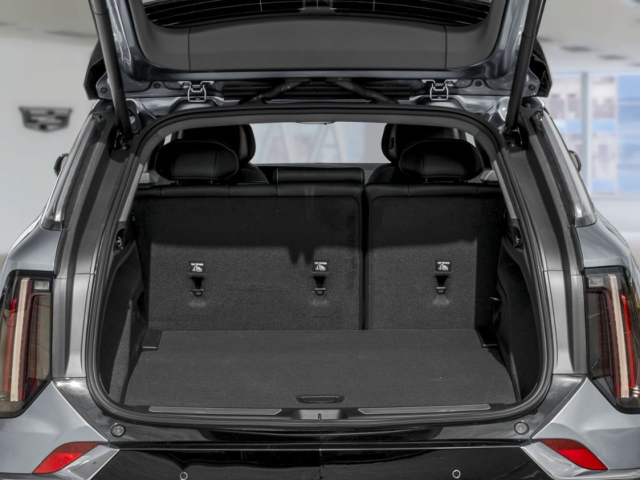 CADILLAC OPTIQ OPTIQ ELECTRIC SPORT AWD (1SF) 2027 Noir corbeau Laval - photo #10