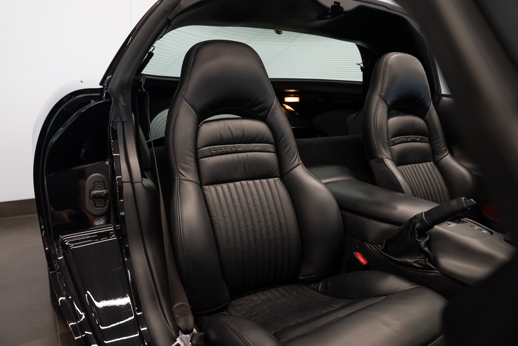 2002 Chevrolet Corvette Black Montreal - photo #10