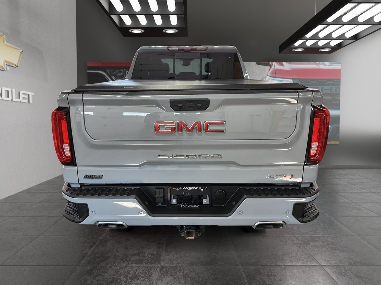 GMC Sierra 1500 AT4 cabine multiplace 4RM 157 po 2025 Gris Saint-Hyacinthe - photo #2