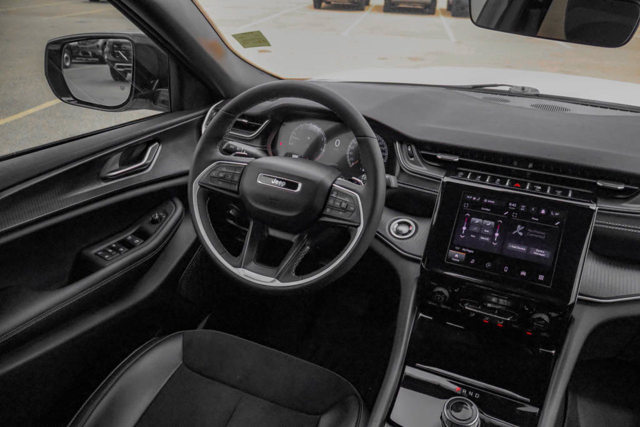 2025 Jeep Grand Cherokee Altitude 4x4 White Sherwood Park - photo #26