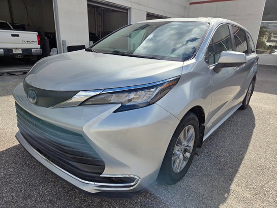2021 Toyota SIENNA 2021 Celestial Silver Metallic
