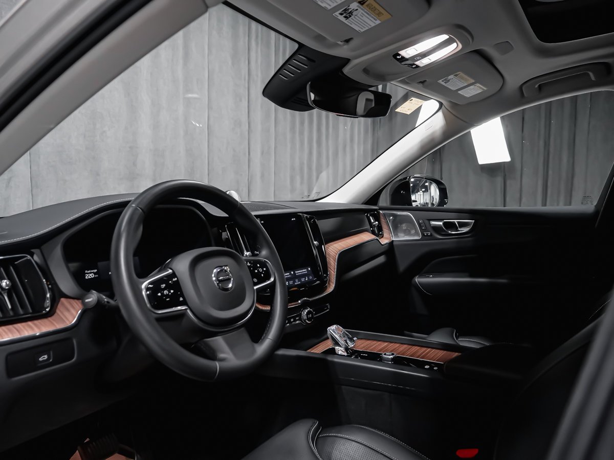 2023 Volvo XC60 Ultimate Dark Theme Purple Montreal - photo #5
