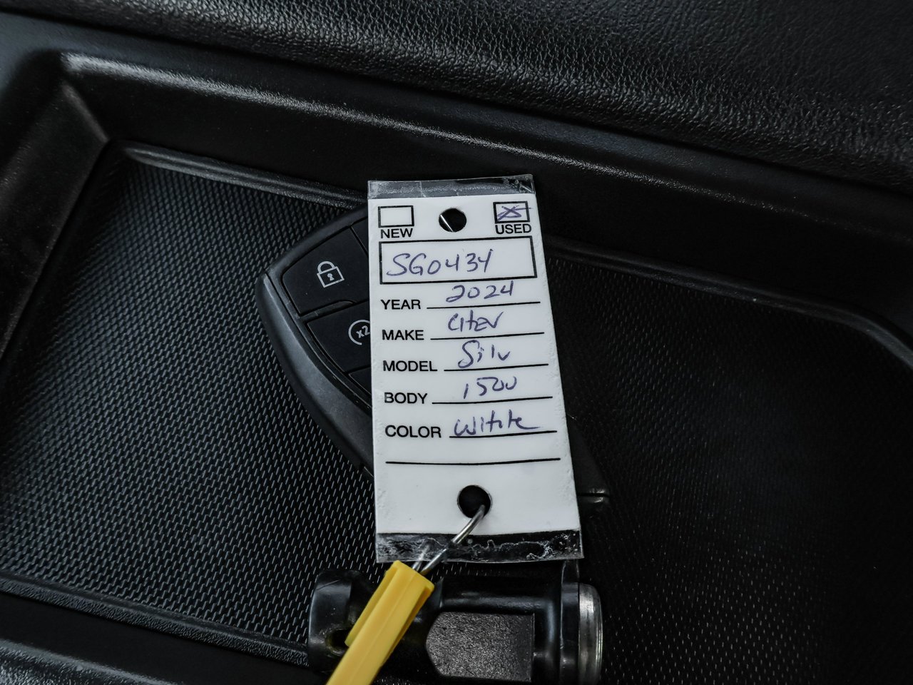 2024 Chevrolet Silverado 1500 4WD Crew Cab 147 Custom Trail Boss White Sherwood Park - photo #31
