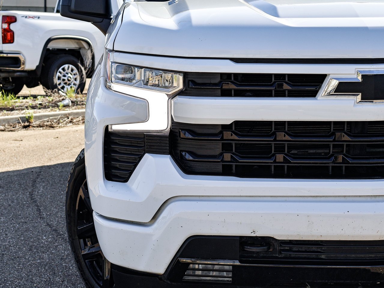 2024 Chevrolet Silverado 1500 4WD Crew Cab 147 RST White Sherwood Park - photo #4