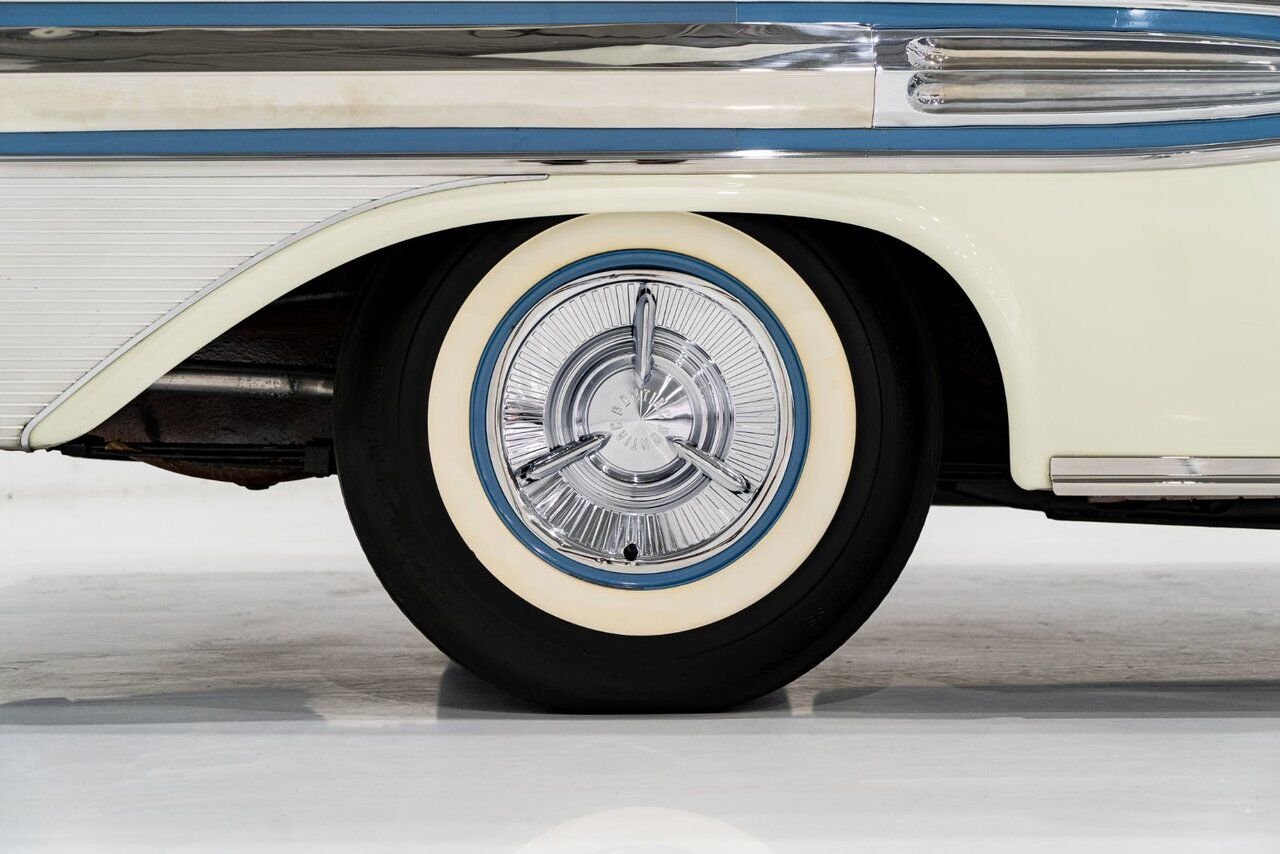 1957 Pontiac Bonneville *PRICE IN USD* Fuel injected 347/315HP 1 of 630 produced White Montreal - photo #47