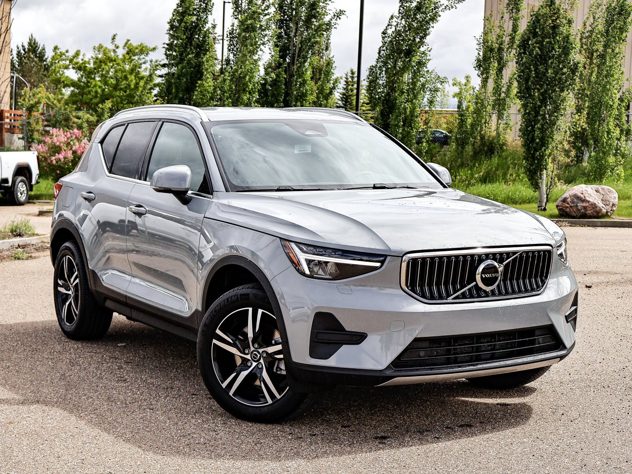 2025 Volvo XC40 B5 AWD Core Bright Theme Grey Sherwood Park - photo #1