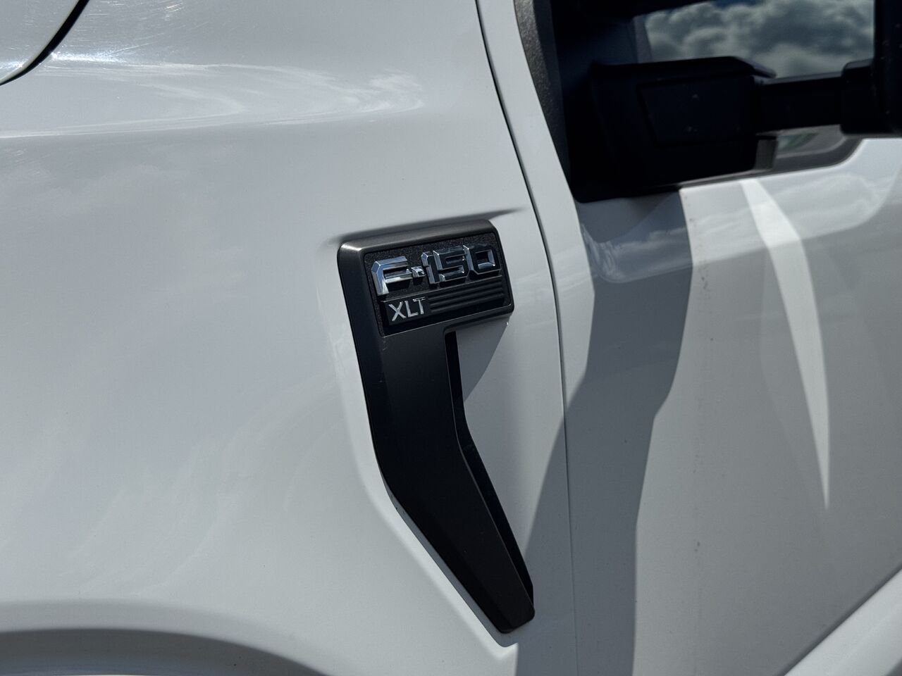 2022 Ford F-150 White Granby - photo #2