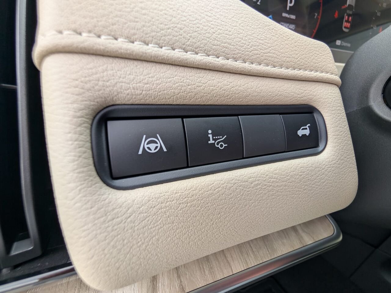 NISSAN Armada ARMADA PLATINE R SERVE SI GES CAPITAINE 2026 Blanc Everest nacré triple couche Châteauguay - photo #28