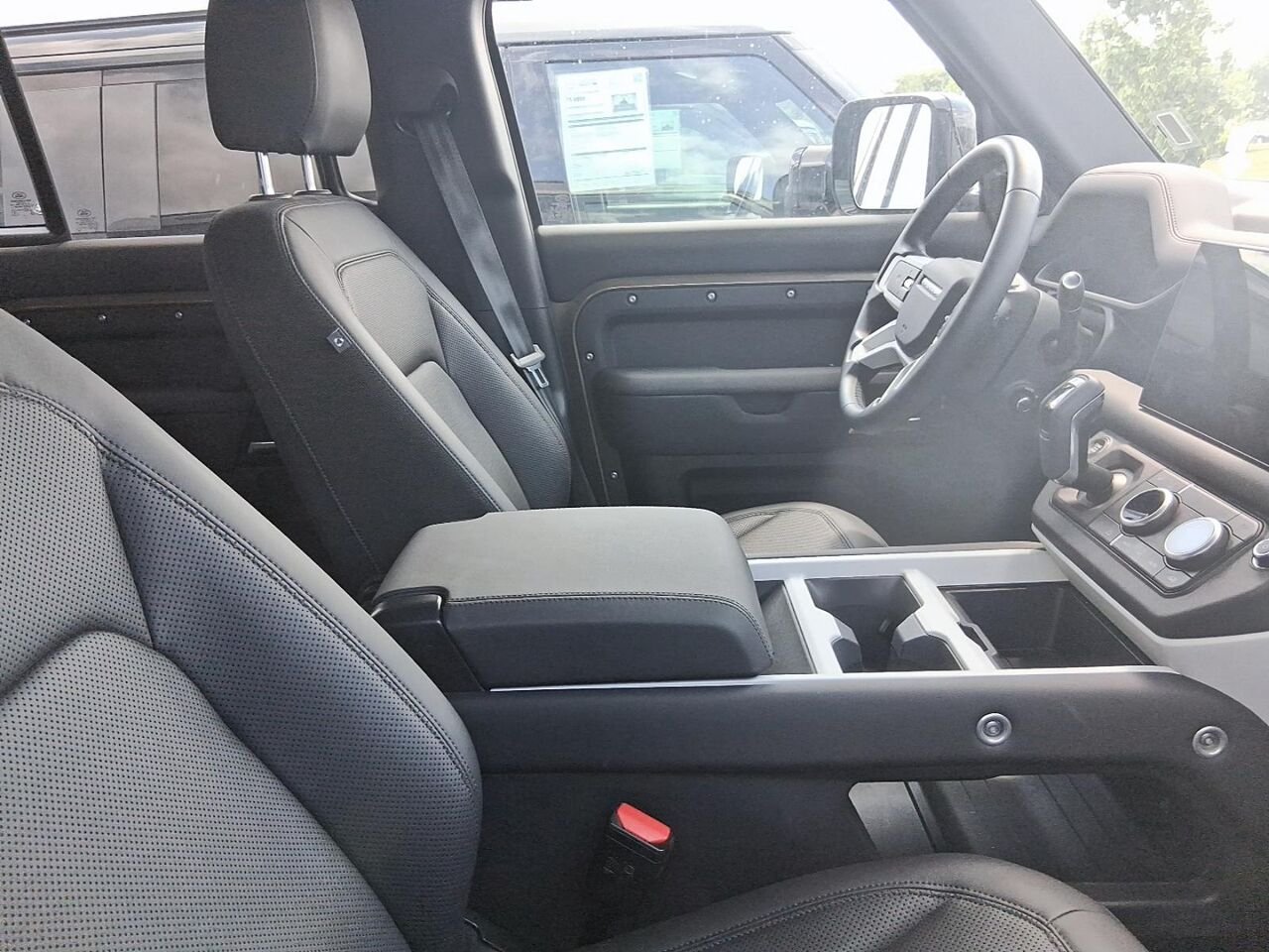 2025 Land Rover Defender 110S Beige Québec - photo #2