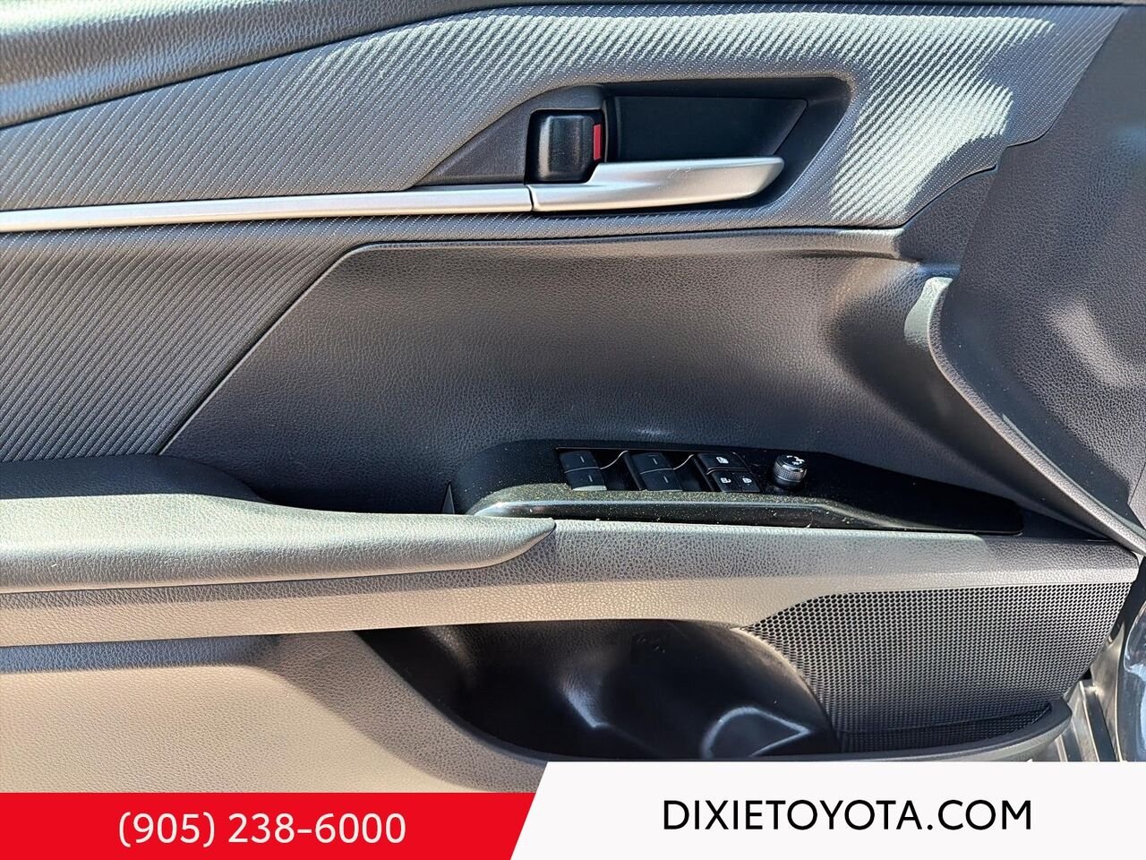 2025 Toyota Camry HYBRID SE UPGRADE AWD / CLEAN CARFAX / MOONROOF / ALLOY WHEELS / CARPLAY AND ANDROID AUTO Underground Mississauga - photo #7