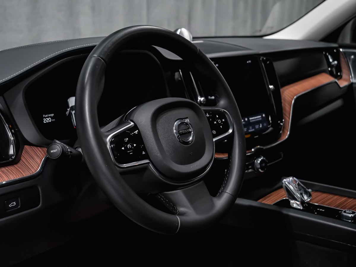 2023 Volvo XC60 Ultimate Dark Theme Purple Montreal - photo #7