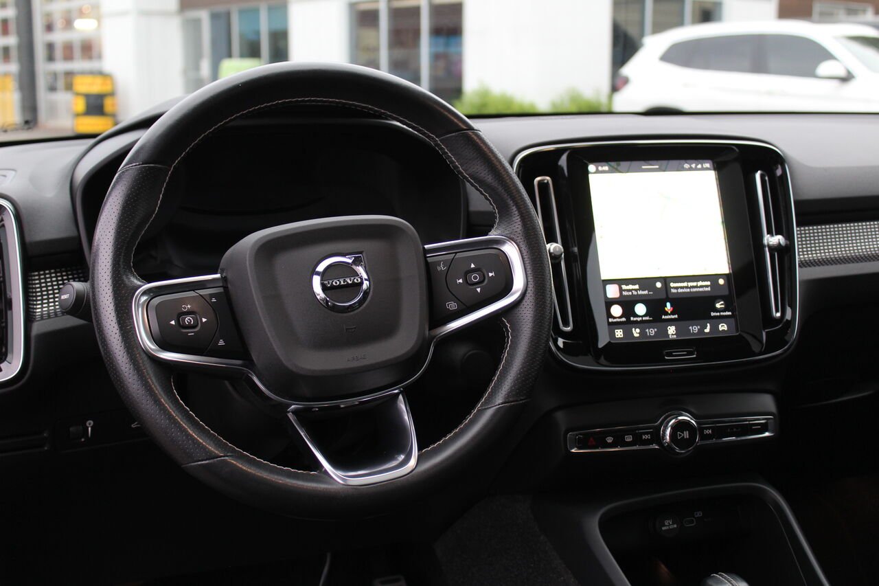 Volvo XC40 VIN: YV4ED3UR6M2546734 2021 Noir Sainte-Rose - photo #12