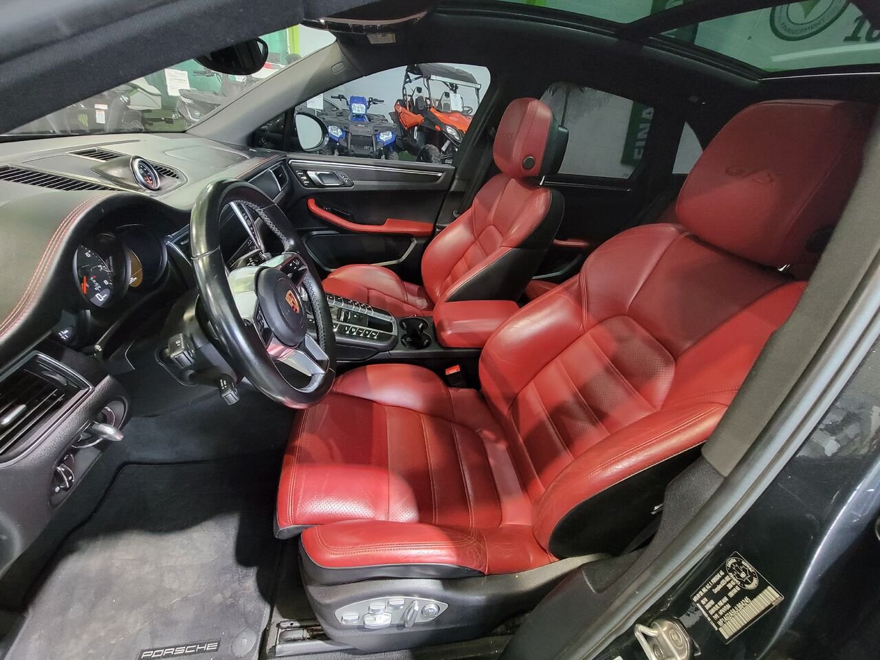2018 Porsche Macan Black  - photo #12