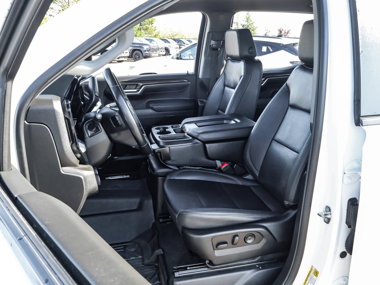 2023 Chevrolet Silverado 1500 4WD Crew Cab 147 LT White Sherwood Park - photo #13
