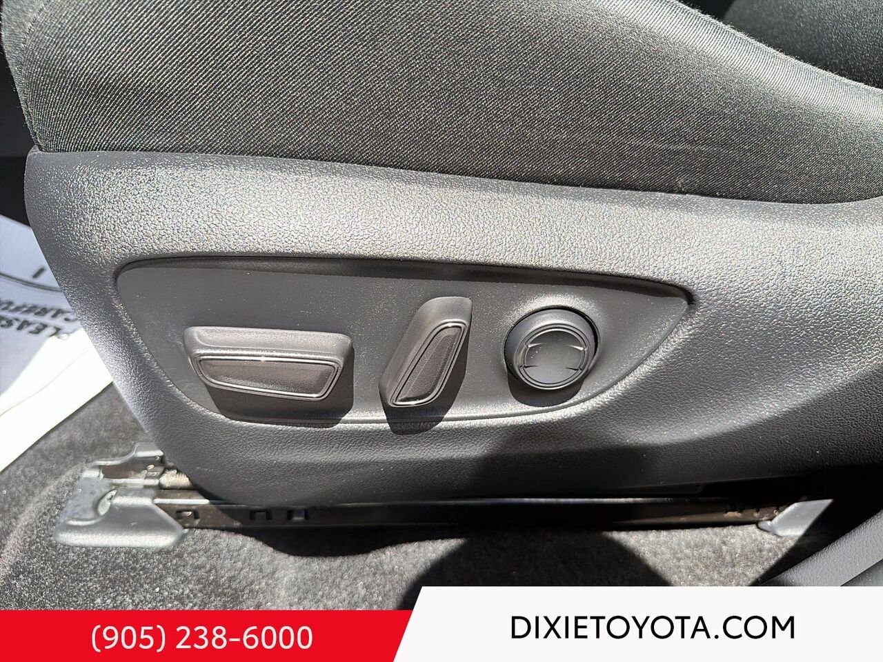 2024 Toyota RAV4 XLE AWD / CLEAN CARFAX / HEATED SEATS / MOONROOF / ALLOY WHEELS / CARPLAY AND ANDROID AUTO Red Mississauga - photo #9