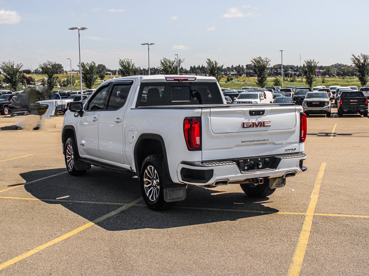 2022 GMC Sierra 1500 4WD Crew Cab 147 AT4 White Sherwood Park - photo #5