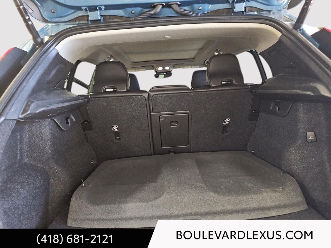 2024 Volvo XC40 Blue Quebec - photo #19