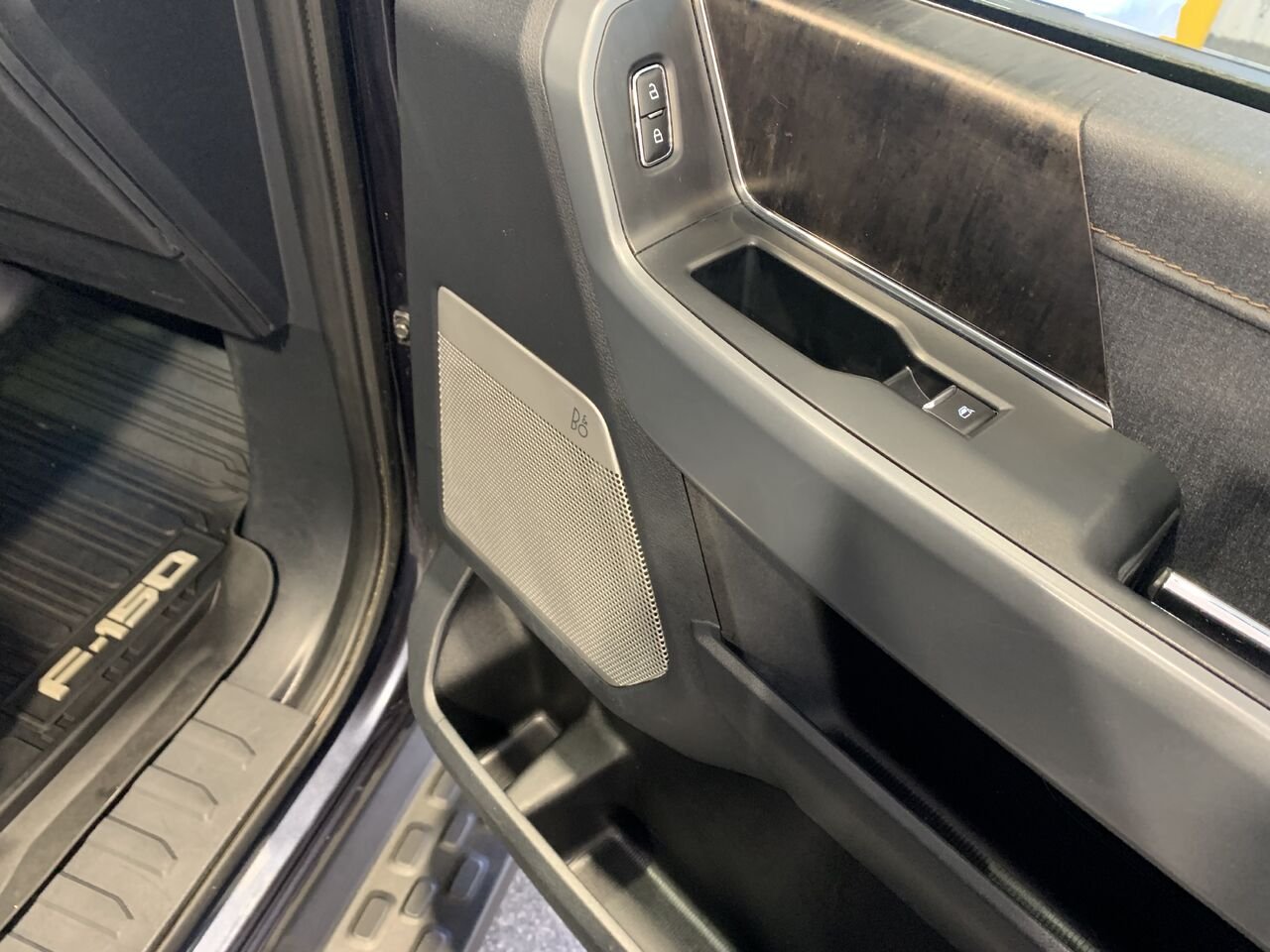 Ford F-150 Lightning LARIAT 2022 Gris Saint-Eustache - photo #20