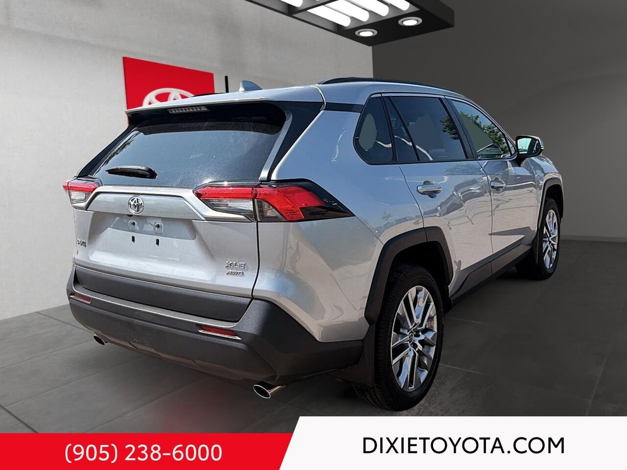 2022 Toyota RAV4 XLE PREMIUM AWD / HEATED SEATS / MOONROOF / LEATHER SURFACE / CARPLAY AND ANDROID AUTO Silver Sky Metallic Mississauga - photo #3