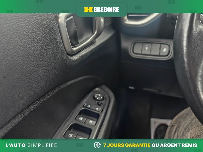 2024 Hyundai Venue Silver Saint-Eustache - photo #19