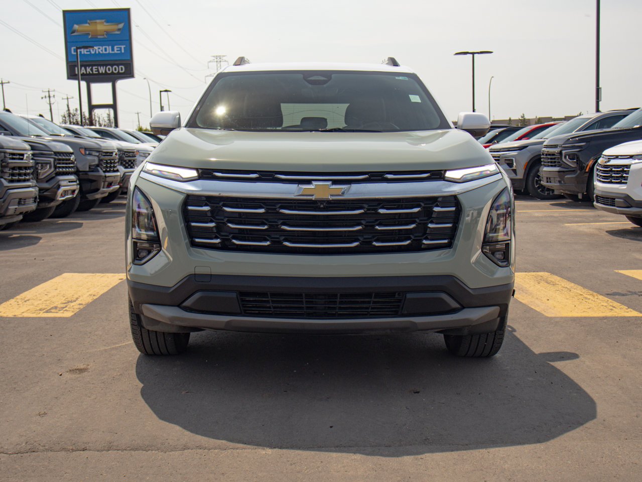 2025 Chevrolet Equinox AWD 4dr LT w/2LT Green Sherwood Park - photo #2
