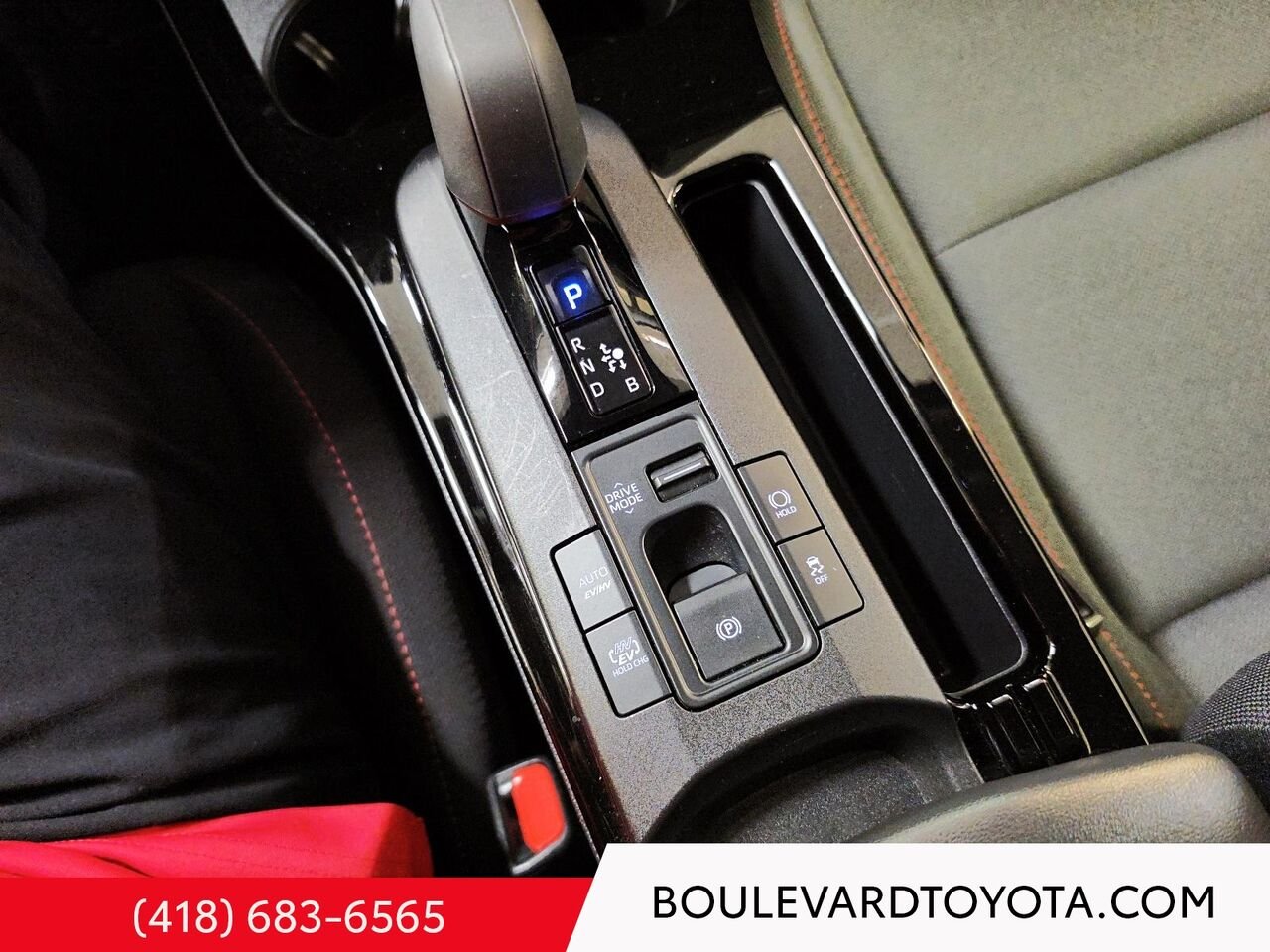 2025 Toyota Prius hybride branchable 531784-5 | SE Grey Québec - photo #15