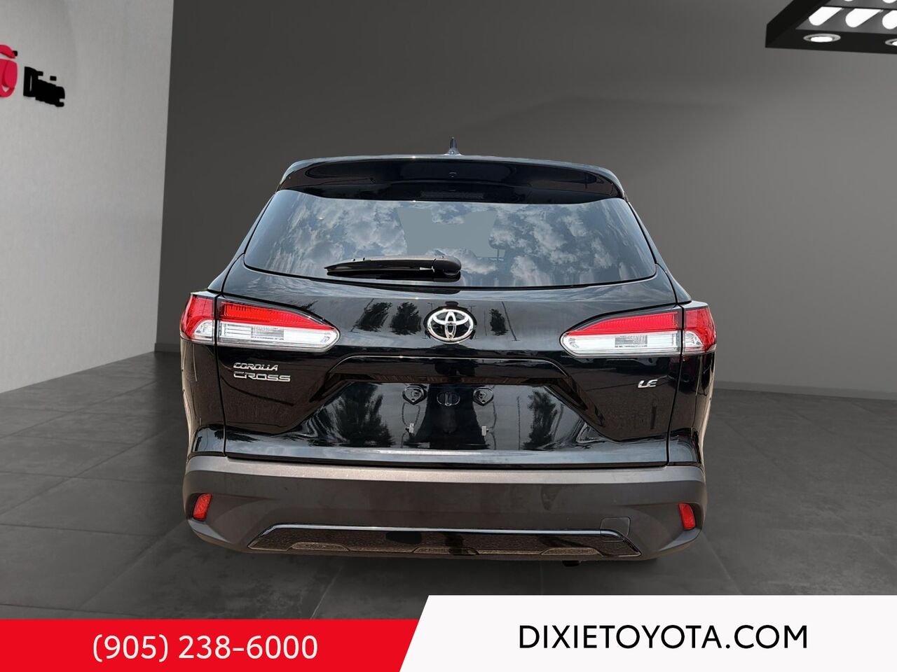 2024 Toyota Corolla Cross LE FWD / HEATED SEATS / TOYOTA SAFETY SENSE / BACK UP CAMERA / CARPLAY AND ANDROID AUTO Black Mississauga - photo #4
