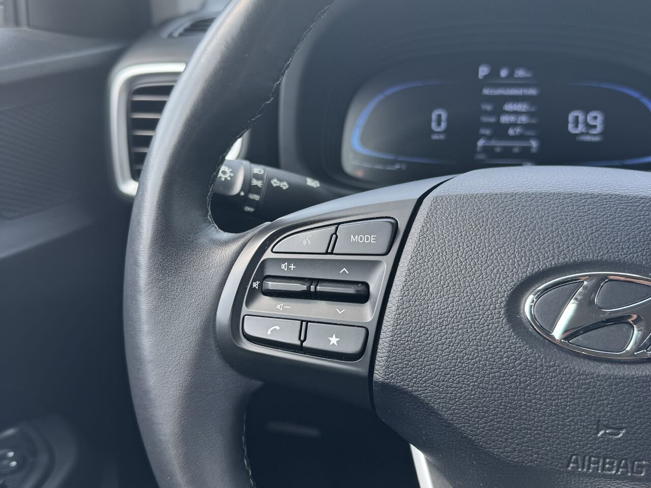 2024 Hyundai Venue Preferred White Granby - photo #16