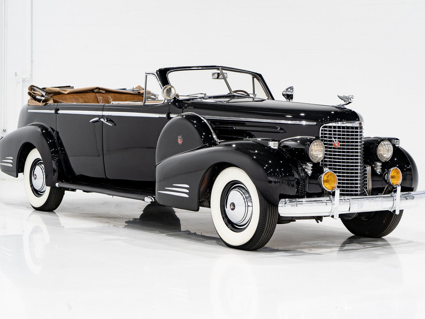 Cadillac Series 90 **PRICE IN USD**1 of 13 V16 1938 Noir Montréal - photo #22